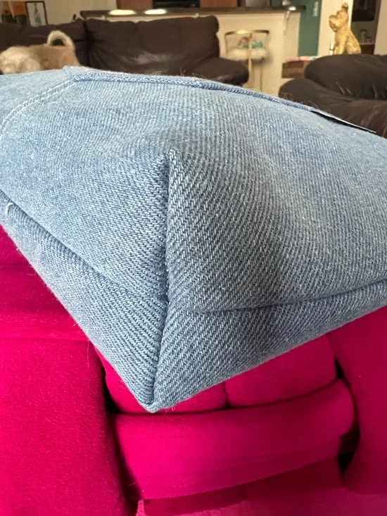 True Religion Cosmetic Case-NWT - Picture 7 of 10